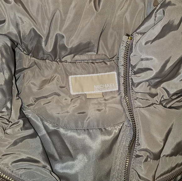 Michael Kors Grey Puffer Vest Size Large New Without Tags - Picture 2 of 3